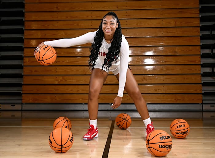 Etiwanda star Kennedy Smith has signed to play for USC next season.